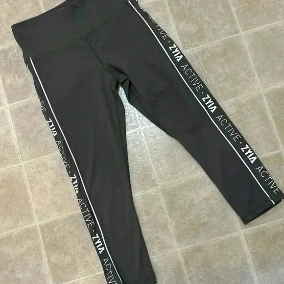 COPY - ZYIA - Picture 1 of 4